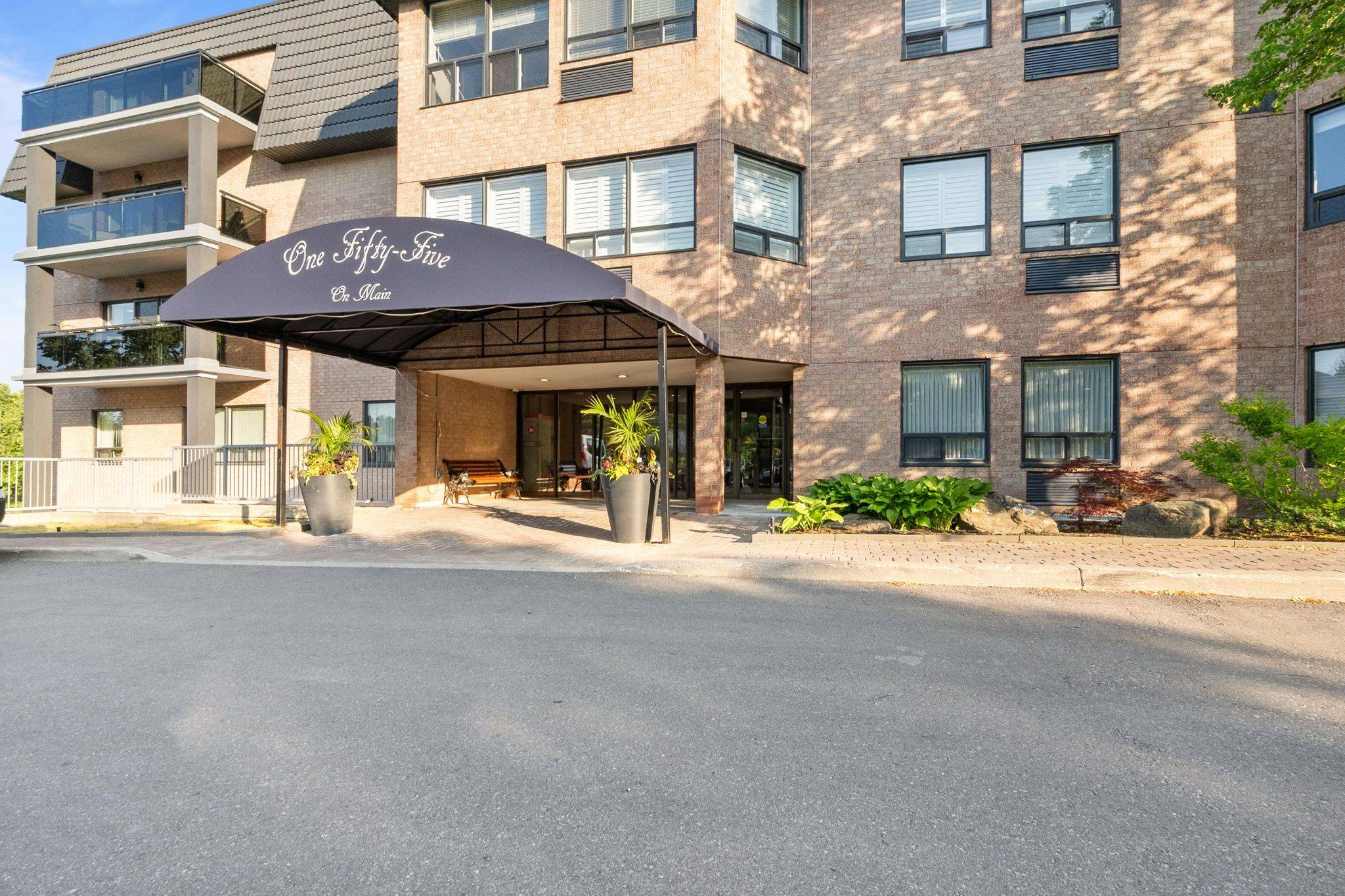 Newmarket, ON L3Y 8C2,155 Main ST N #306