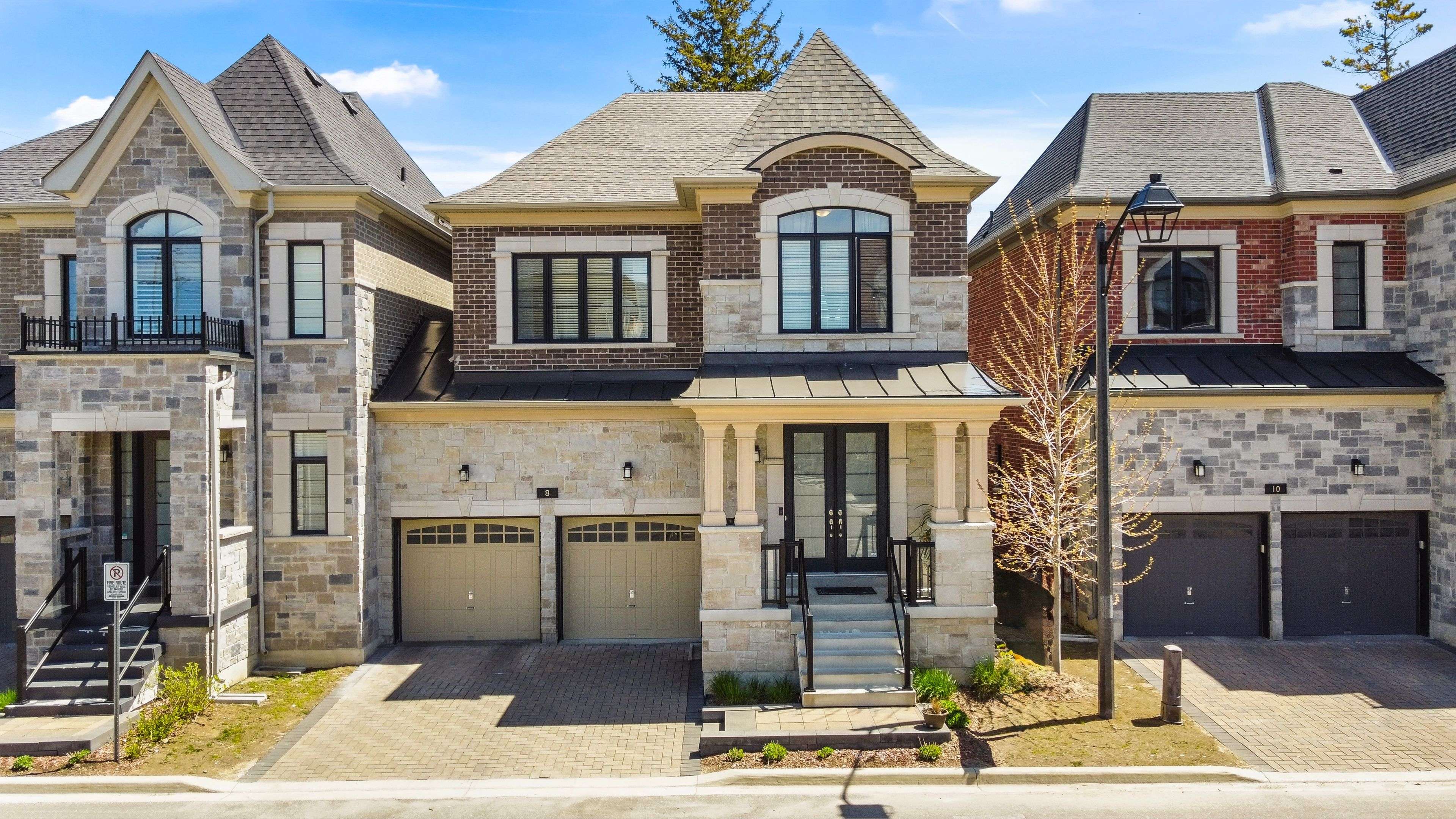 8 Duncombe LN, Richmond Hill, ON L4C 1C2