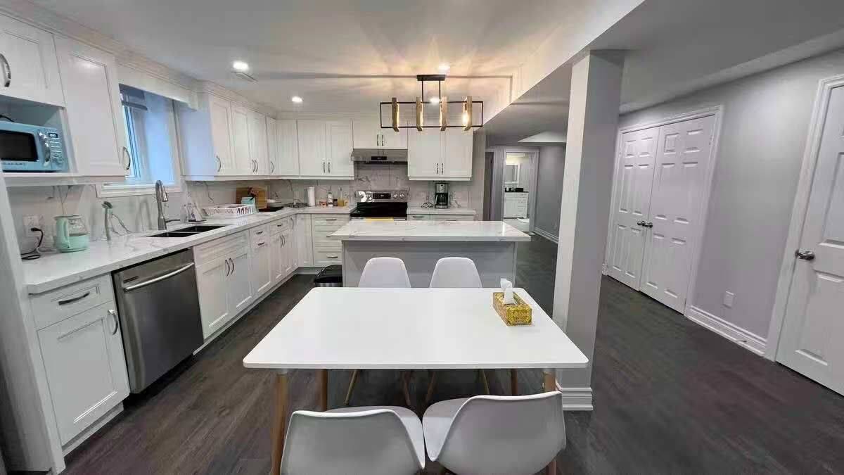 Vaughan, ON L6A 1B1,93 Oliver LN