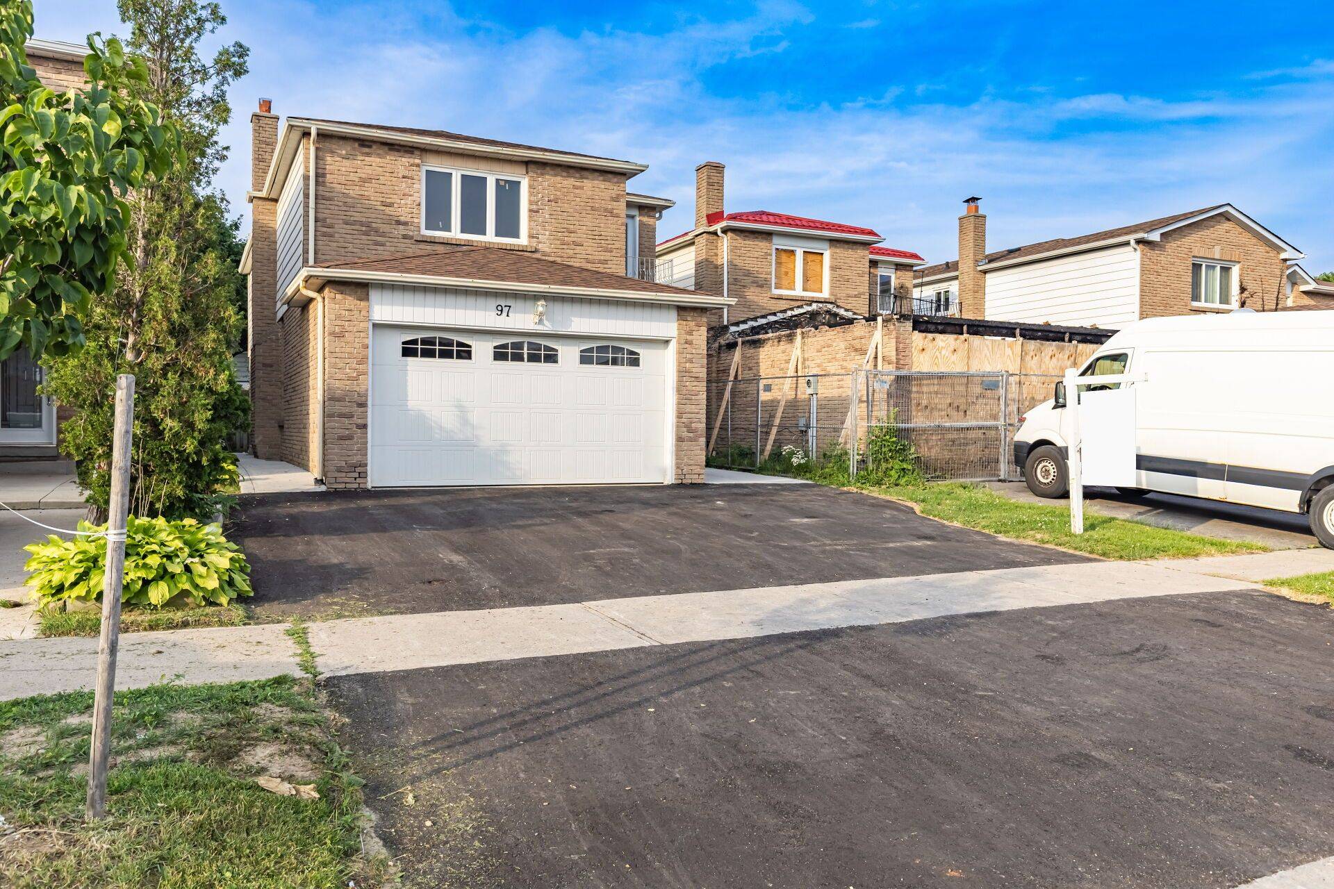 Brampton, ON L6Y 2L9,97 Banting CRES