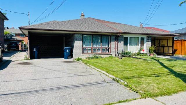102 Northover ST, Toronto W05, ON M3L 1W7