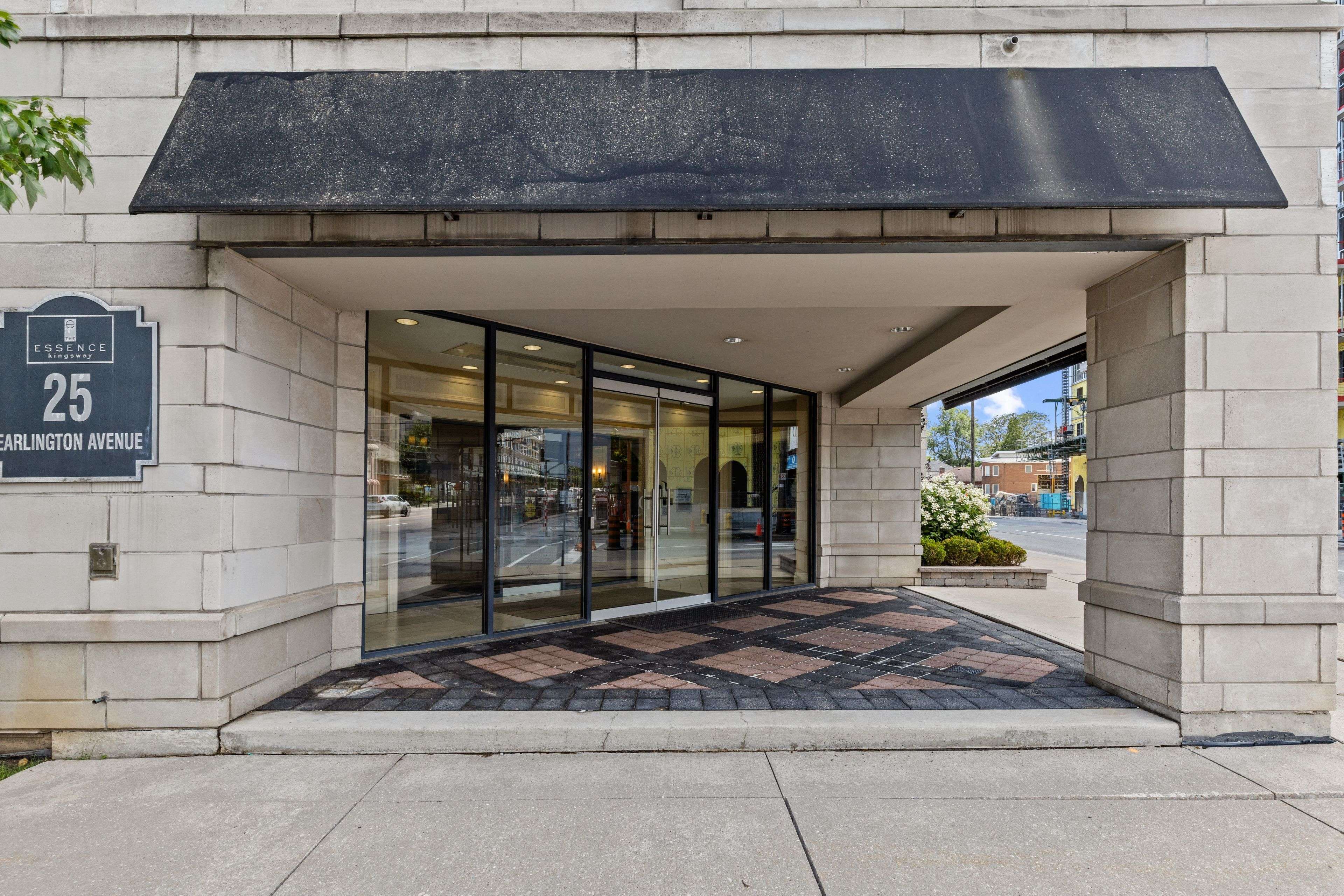 Toronto W08, ON M8X 3A3,25 Earlington AVE #PH615