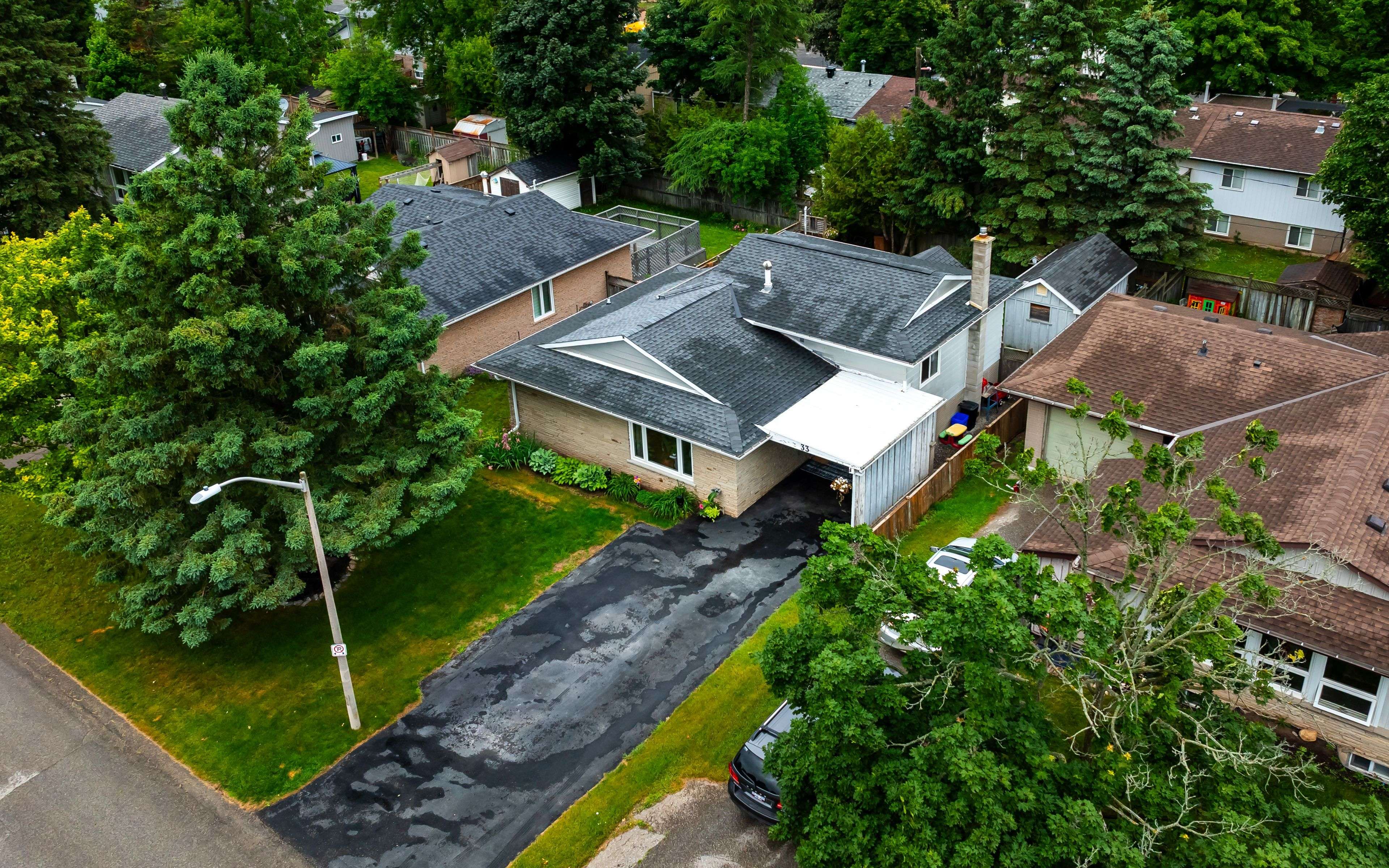 33 Caledonia RD, Orangeville, ON L9W 2V2