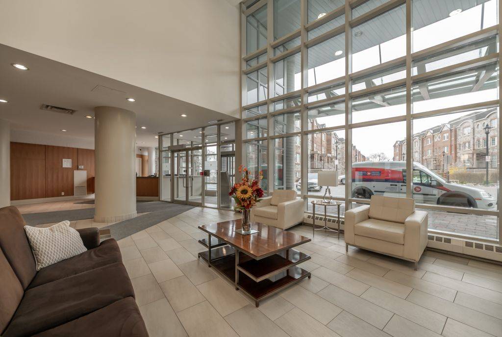 Toronto W01, ON M6S 5A2,15 Windermere AVE #512