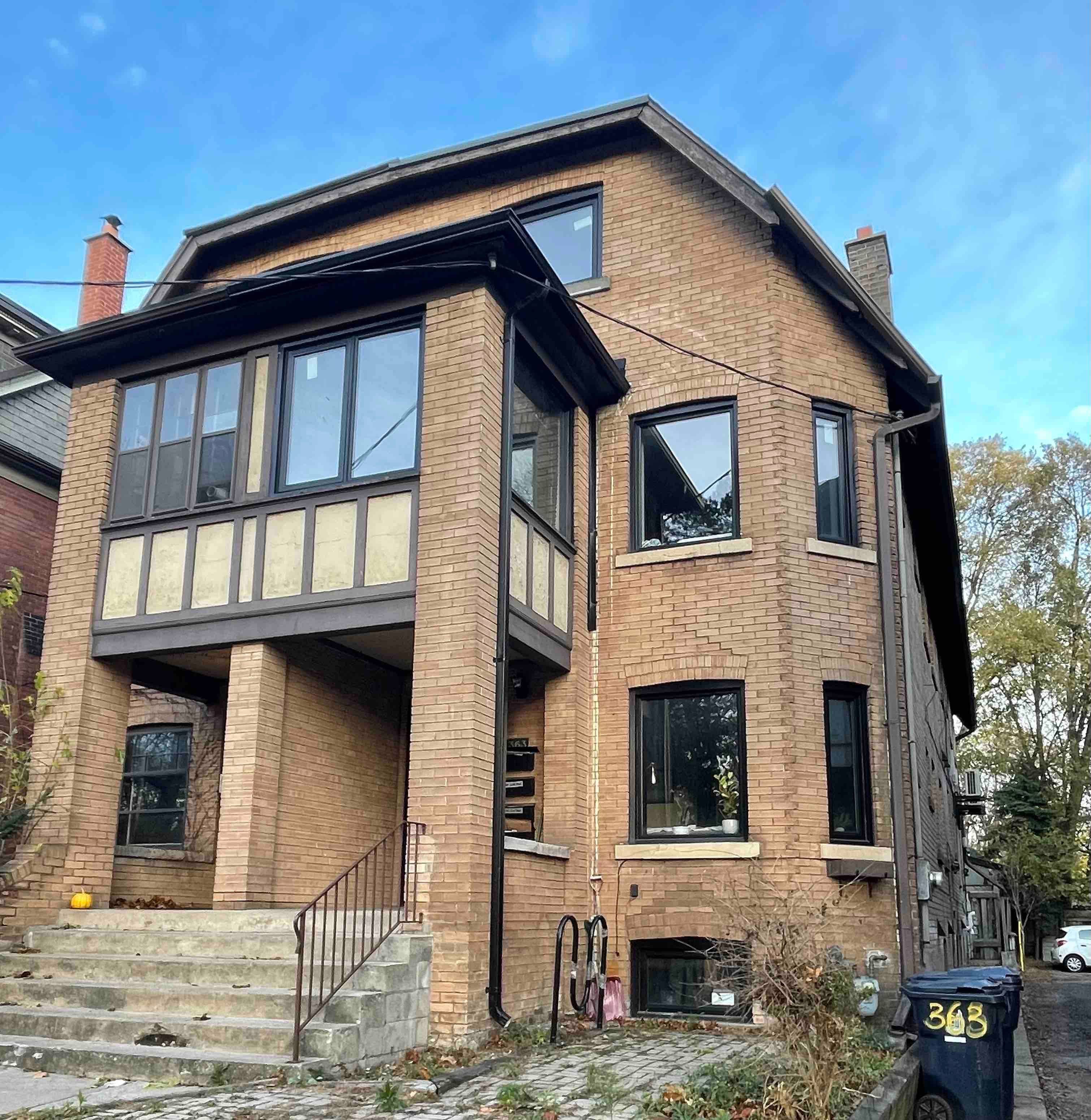 363 Parkside DR #3, Toronto W01, ON M6R 2Z5