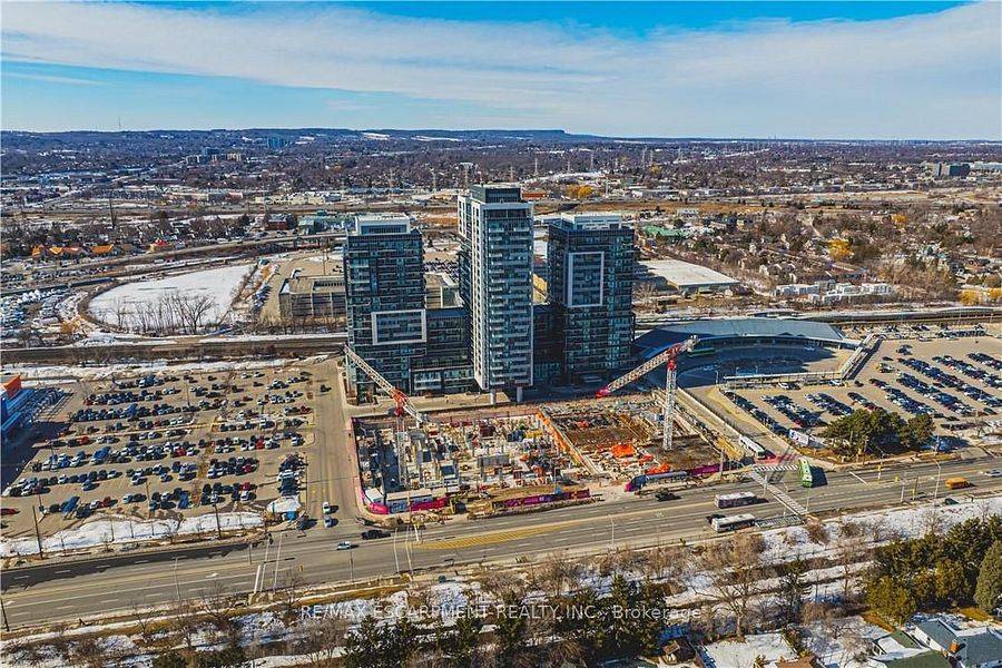 Burlington, ON L7R 0E6,2093 Fairview ST #2001
