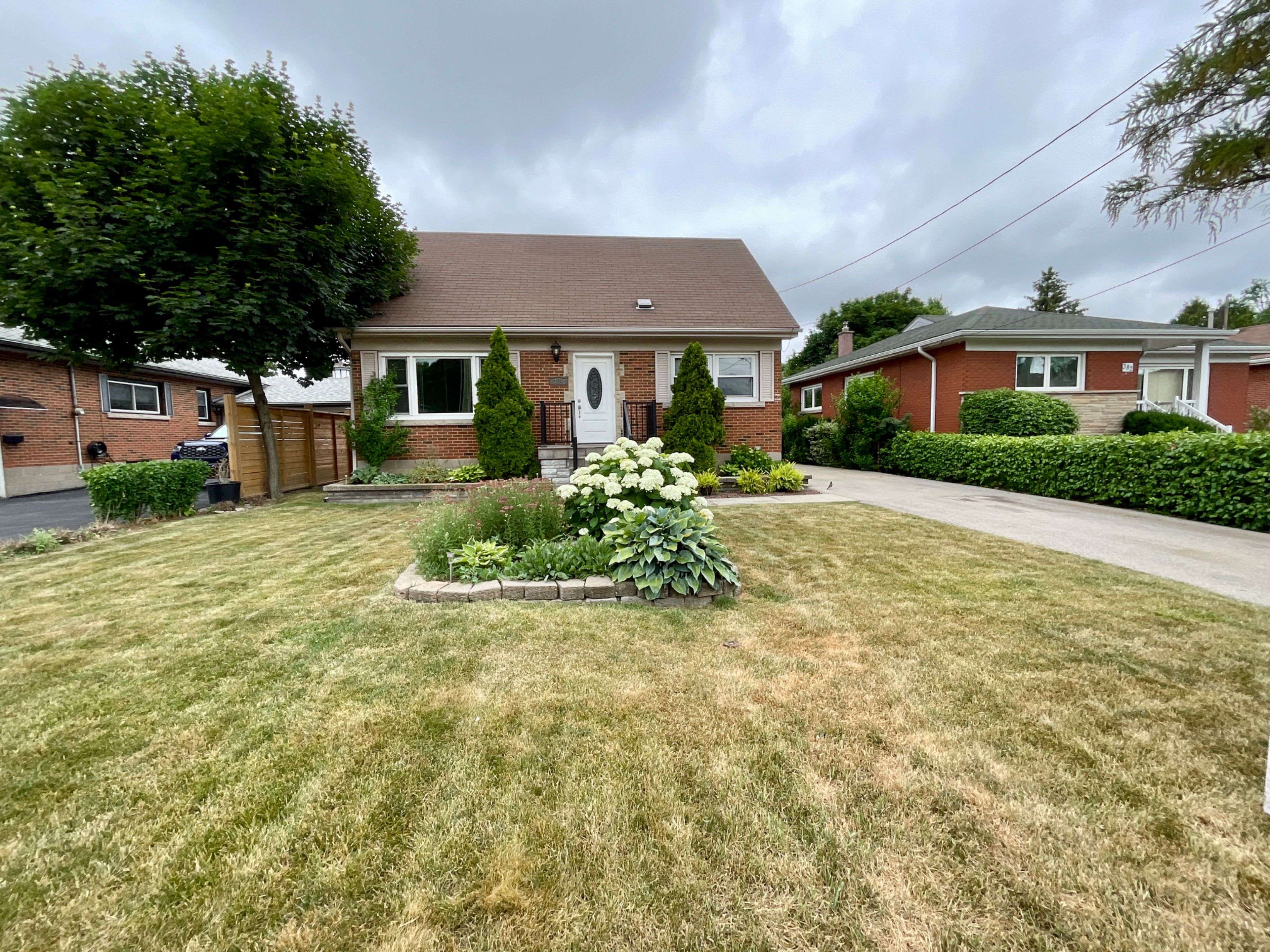 Hamilton, ON L8T 4G5,384 Upper Kenilworth AVE