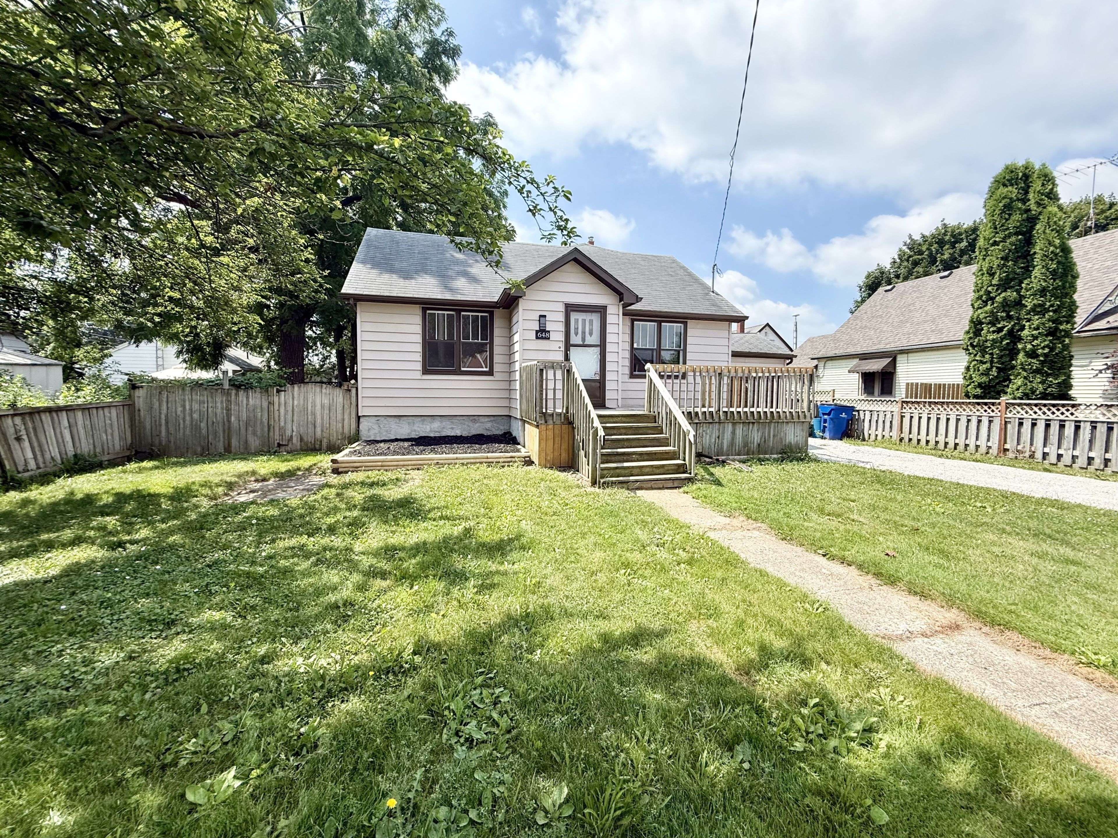 Chatham-kent, ON N8A 1K5,648 Wallace ST