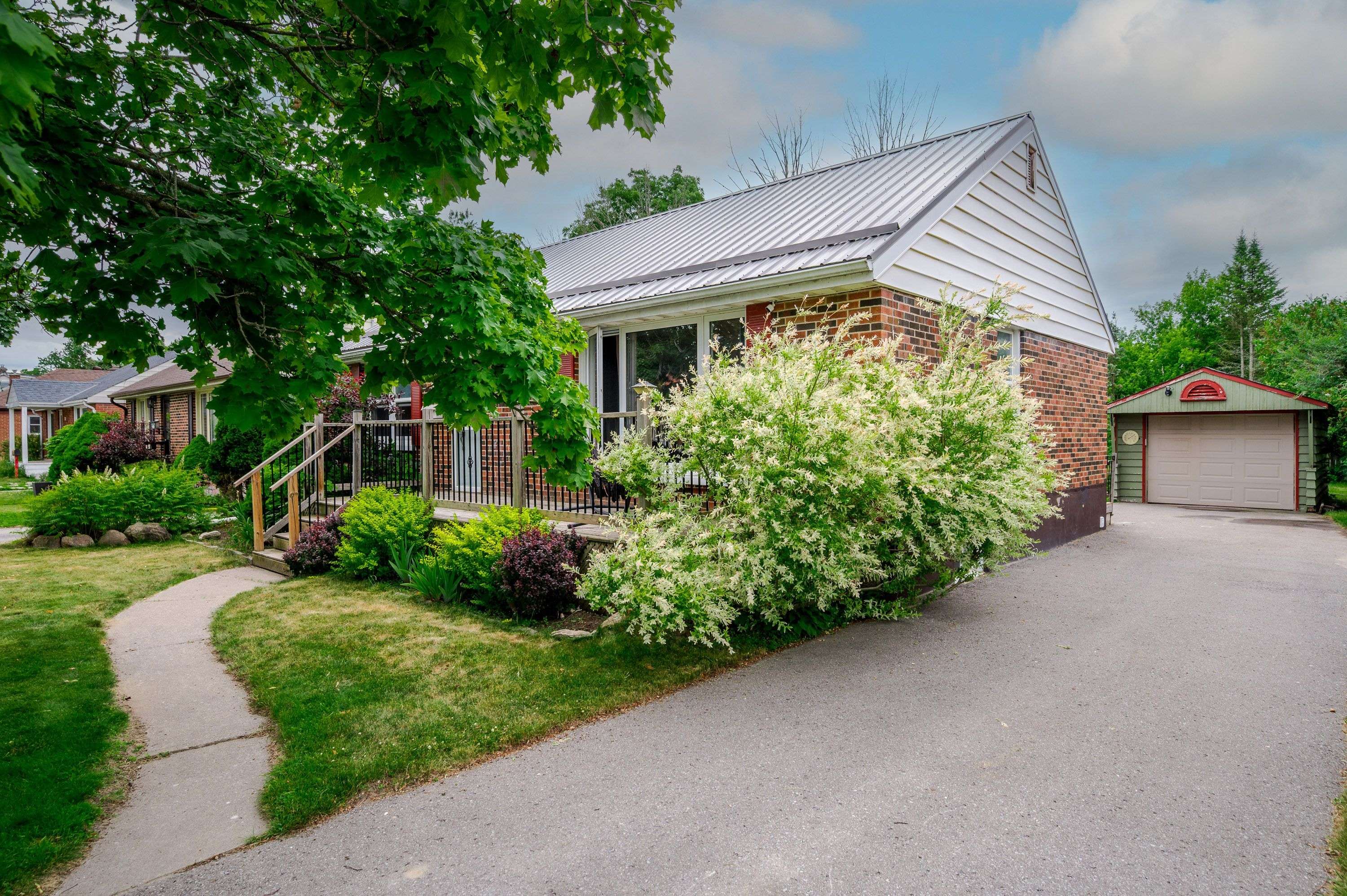781 Cameron ST, Peterborough South, ON K9J 4A1