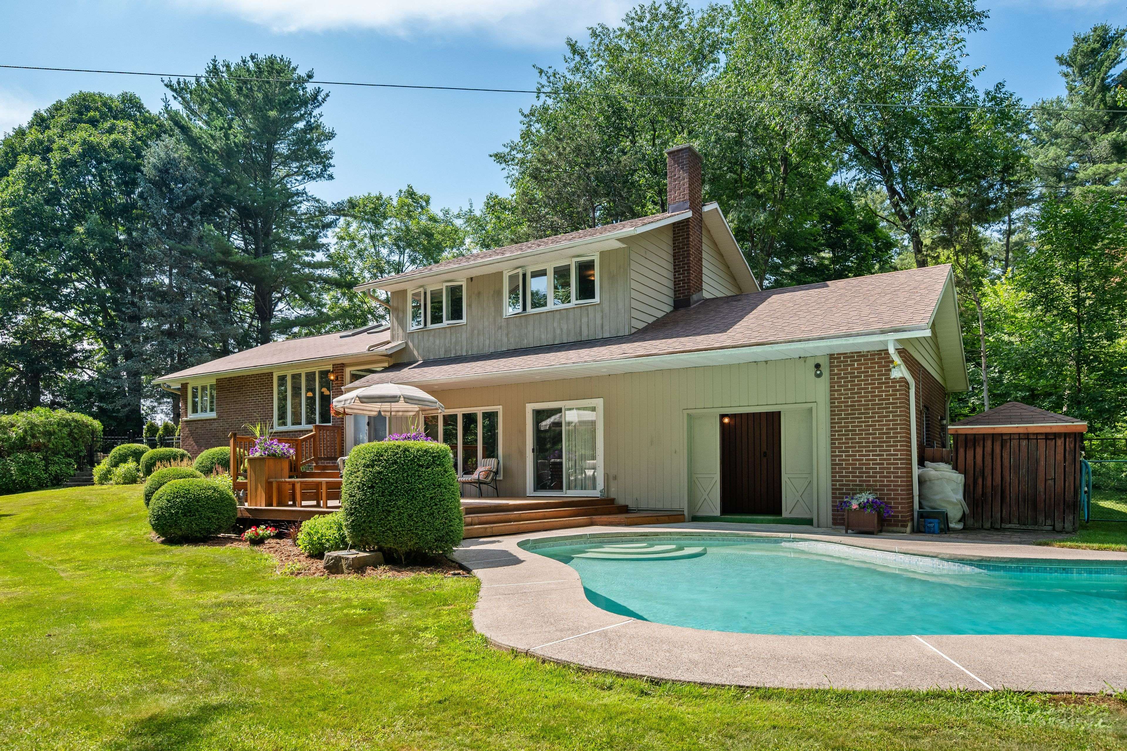 120 Cross Cemetery RD, Front Of Leeds & Seeleys Bay, ON K0E 1L0