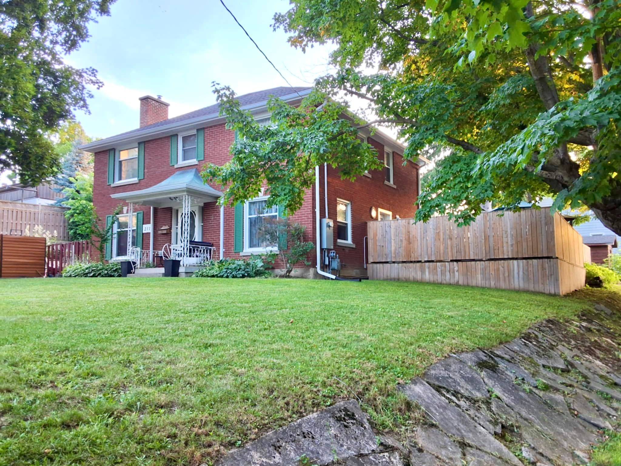Brockton, ON N0G 2V0,211 Victoria ST S