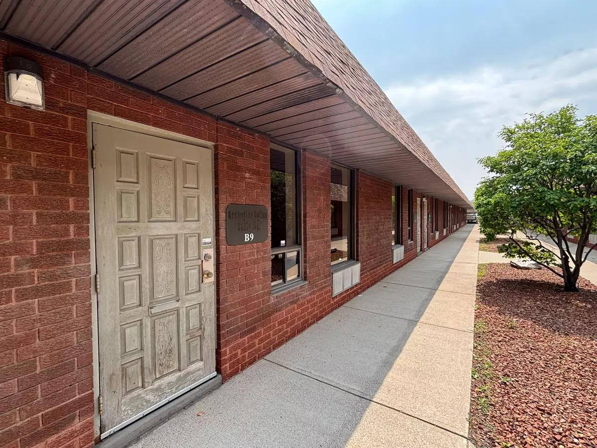 Mississauga, ON L4W 2M4,1585 Britannia RD E ## B9