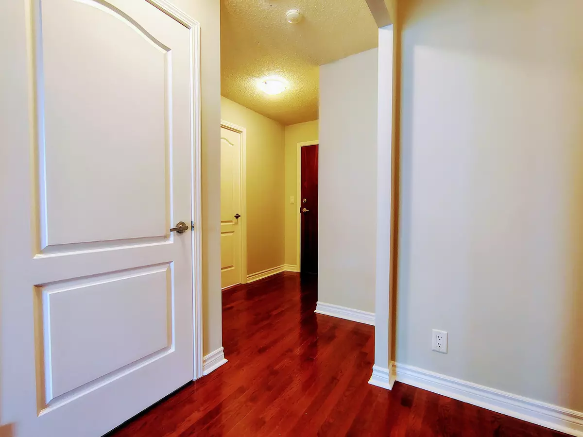 Mississauga, ON L5B 4M1,1 Elm DR W #1301