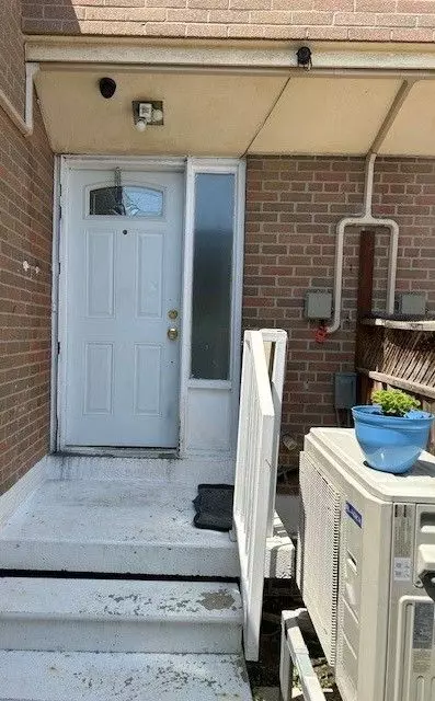 Toronto W10, ON M9V 1N8,252 John Garland BLVD #161