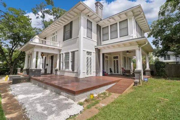 Palestine, TX 75801,405 E Neches Street
