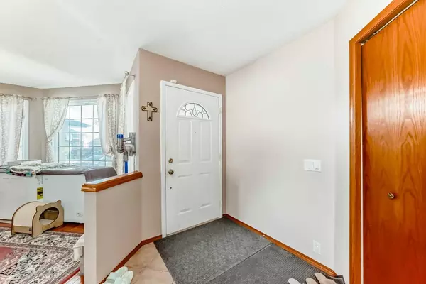 Calgary, AB T1Y6T2,77 Eldorado Close NE