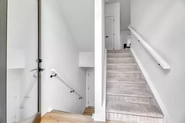 Calgary, AB T3P 2C7,63 Lucas WAY NW