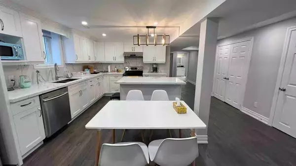 Vaughan, ON L6A 1B1,93 Oliver LN