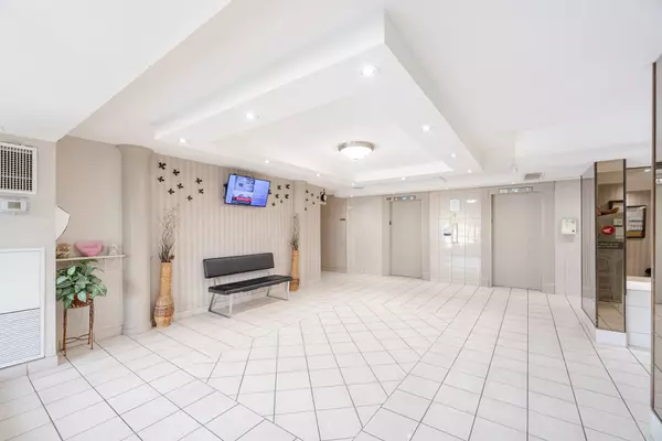 Brampton, ON L6T 3Y1,21 KNIGHTSBRIDGE RD #1507