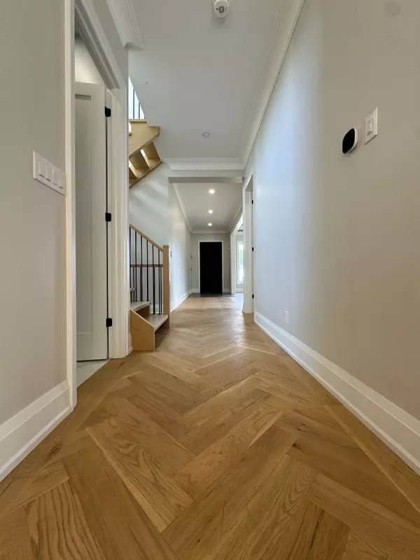 Mississauga, ON L5E 2G3,1104 Edgeleigh AVE