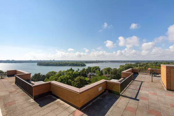 Kingston, ON K7L 5H6,120 Barrett CT #604