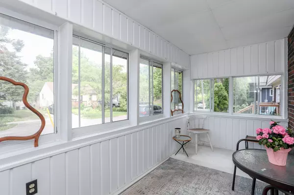 London South, ON N6J 2T2,8 Cawrse ST