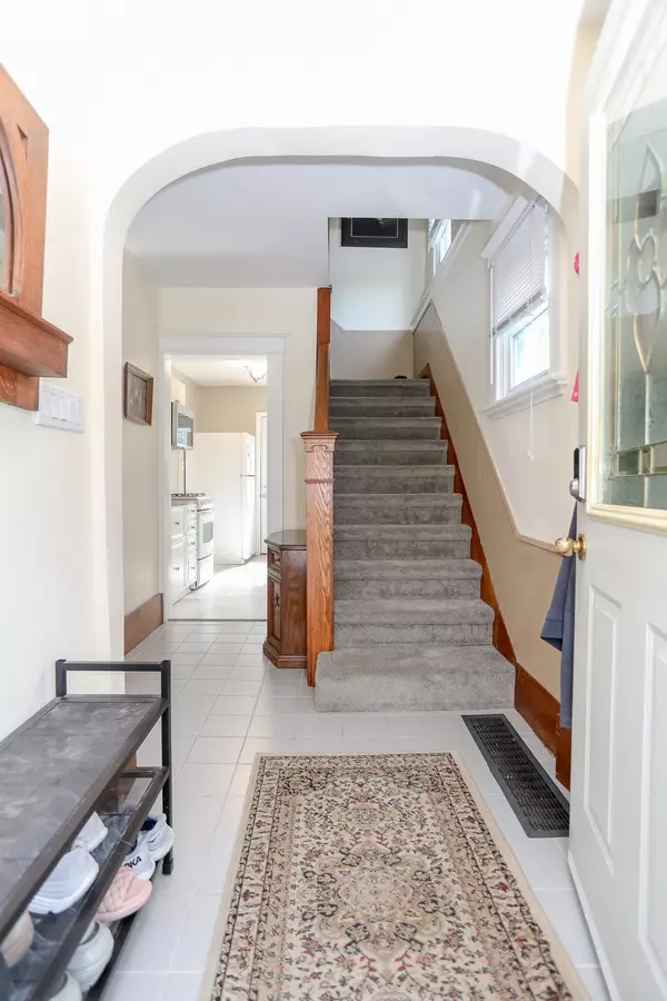 London South, ON N6J 2T2,8 Cawrse ST