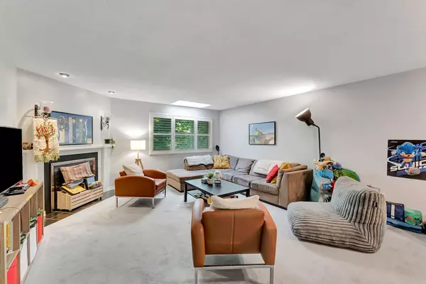 Hamilton, ON L9H 6W7,26 Moss BLVD #34