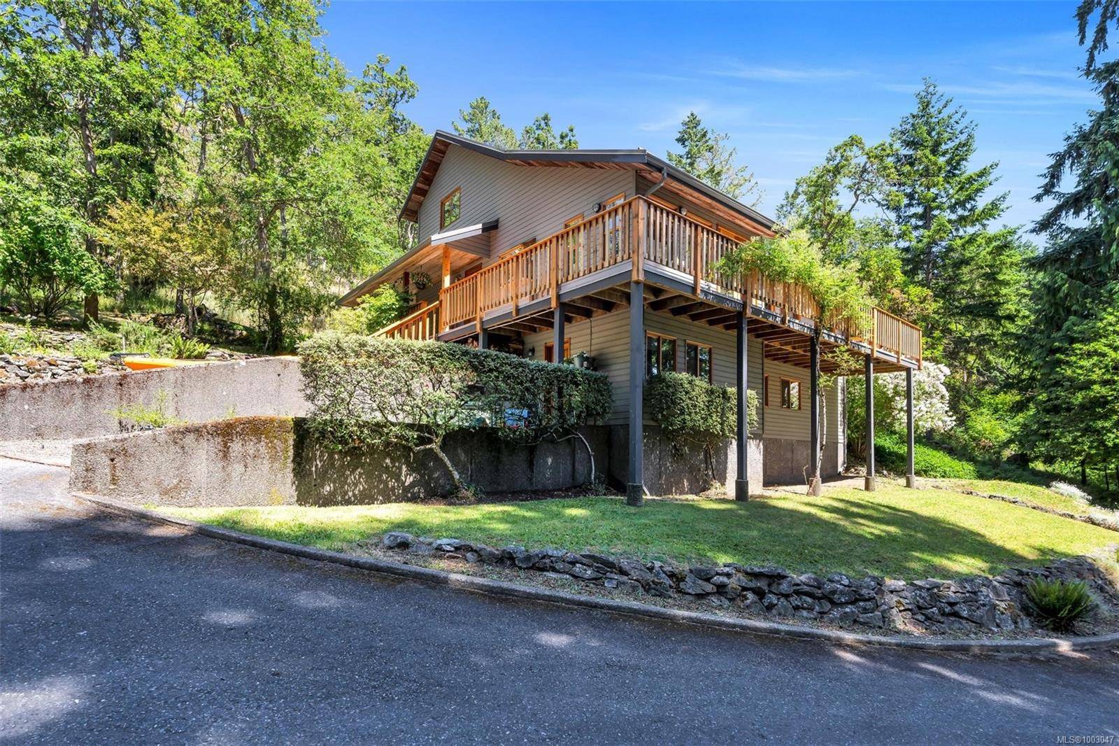 997 Herd Rd, Duncan, BC V9L 5W9