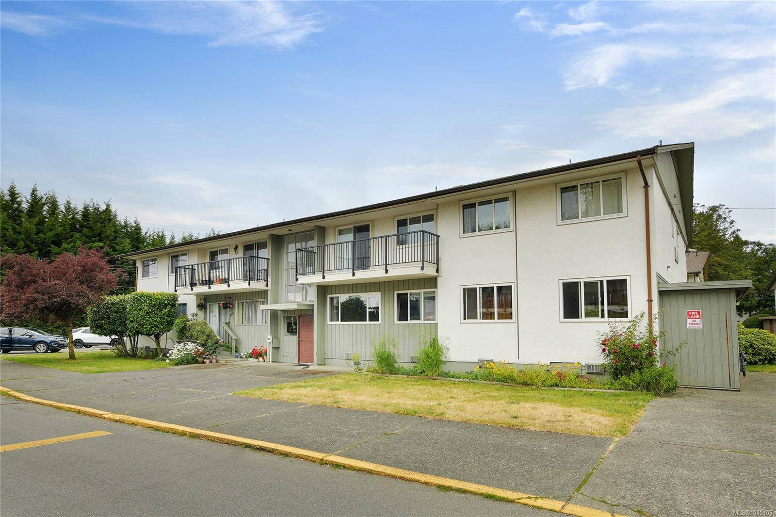 364 Burnside Rd W, Saanich, BC V8Z 1M1