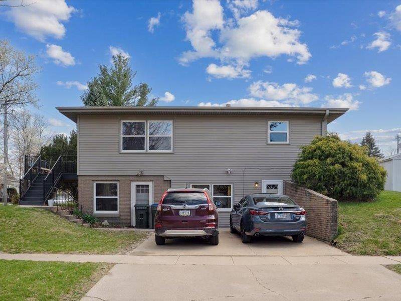 Iowa City, IA 52245,329-329.5 N Governor St