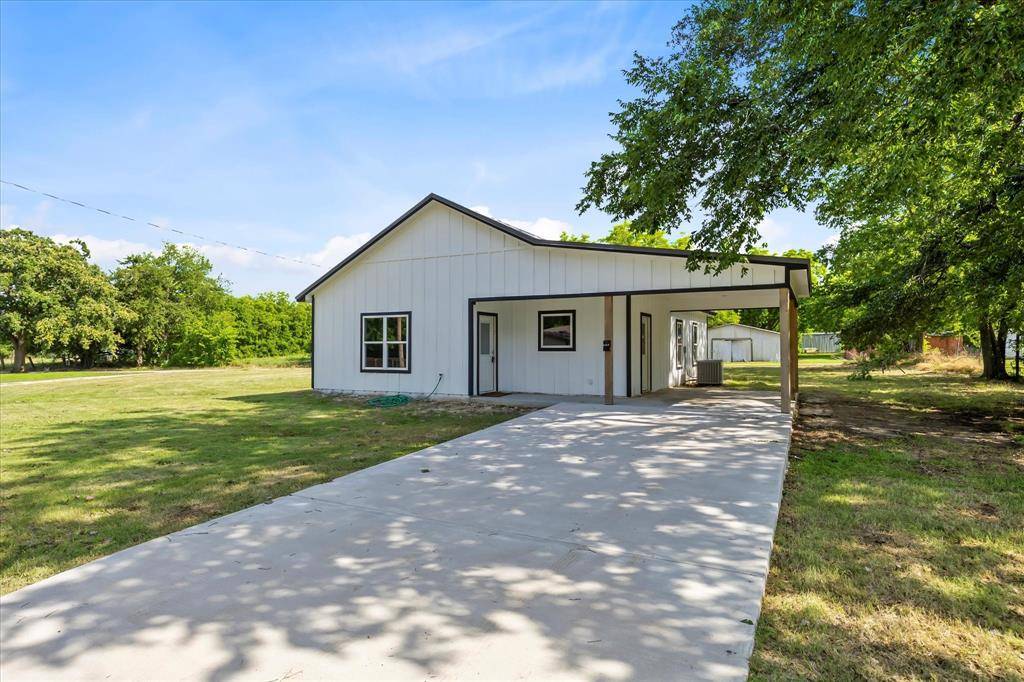 Campbell, TX 75422,108 E Locust