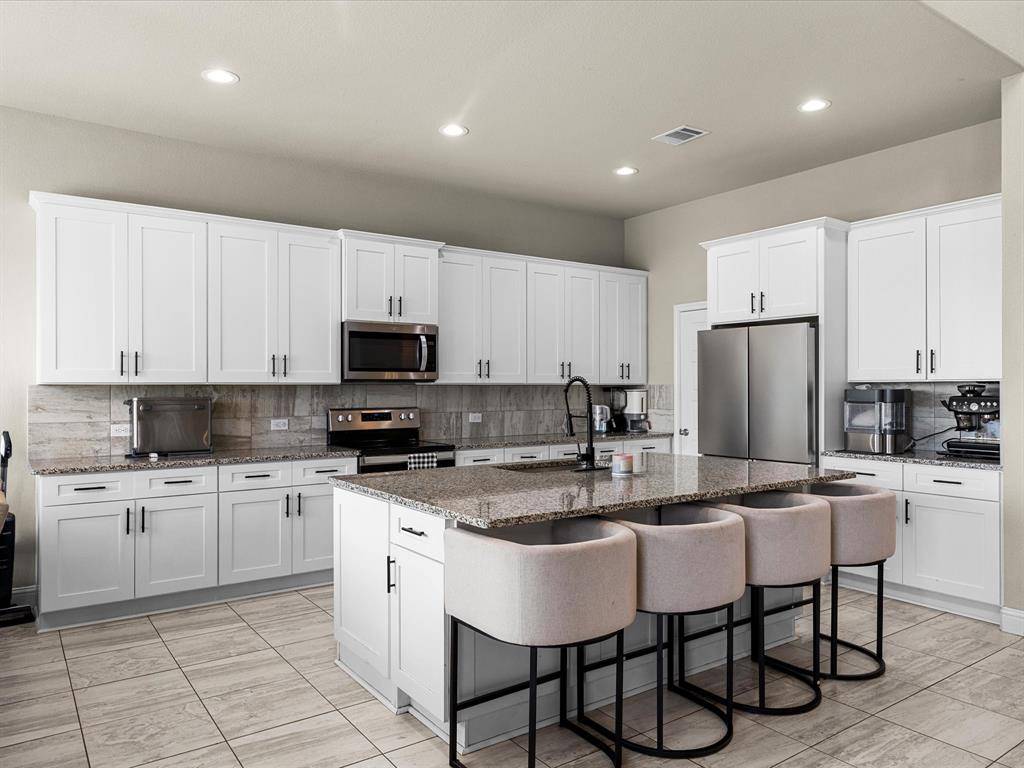 Joshua, TX 76058,100 Fountain Grass Court