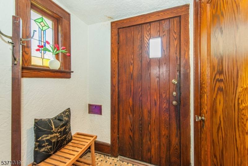 Montclair Twp., NJ 07042,33 Stephen St
