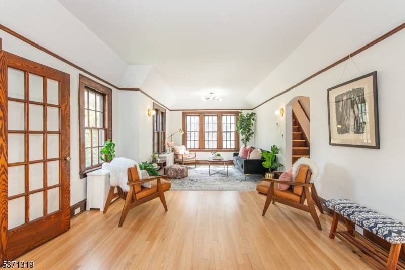Montclair Twp., NJ 07042,33 Stephen St