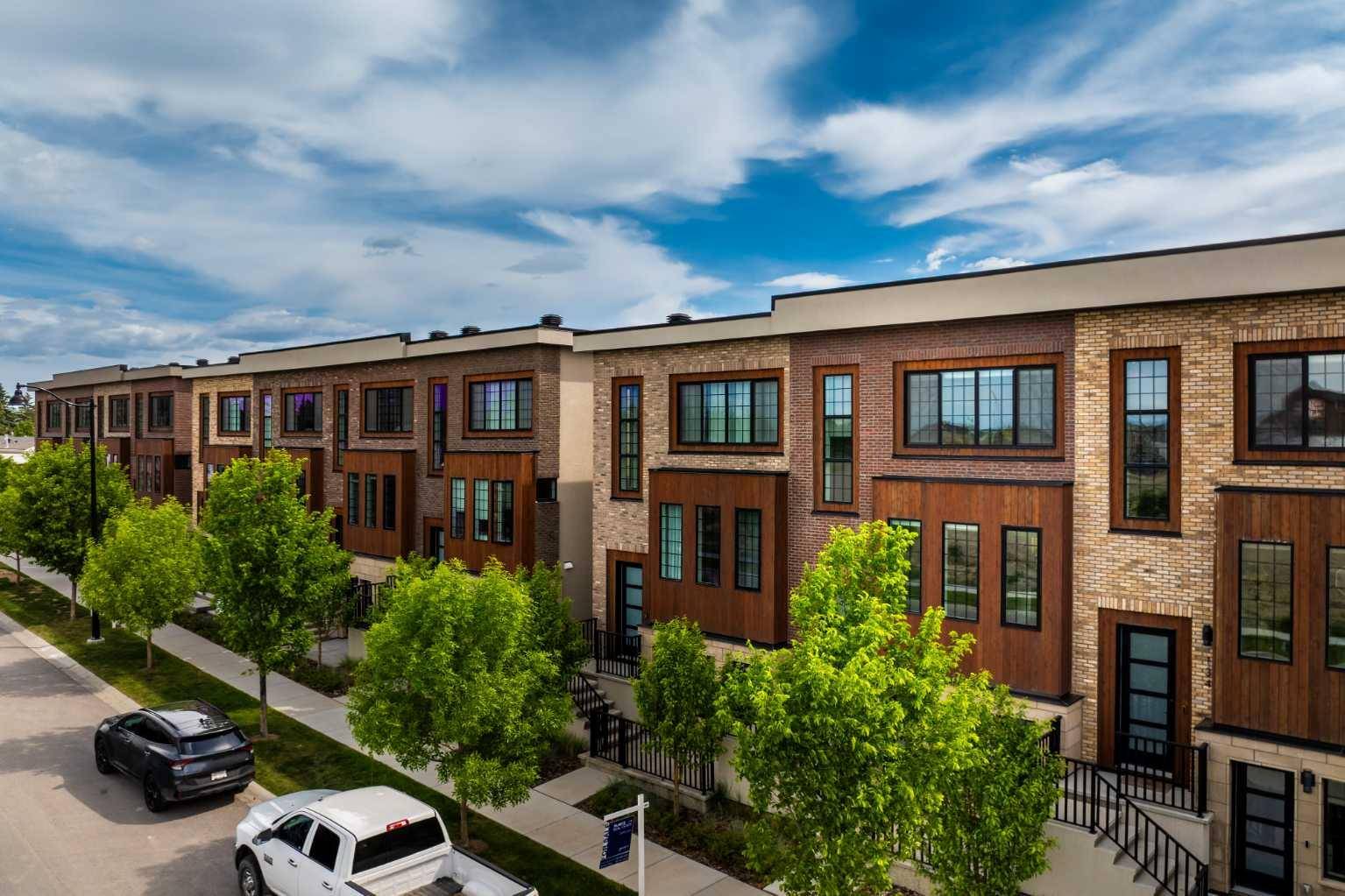 136 Greenbriar WAY Northwest, Calgary, AB T3B 6J1