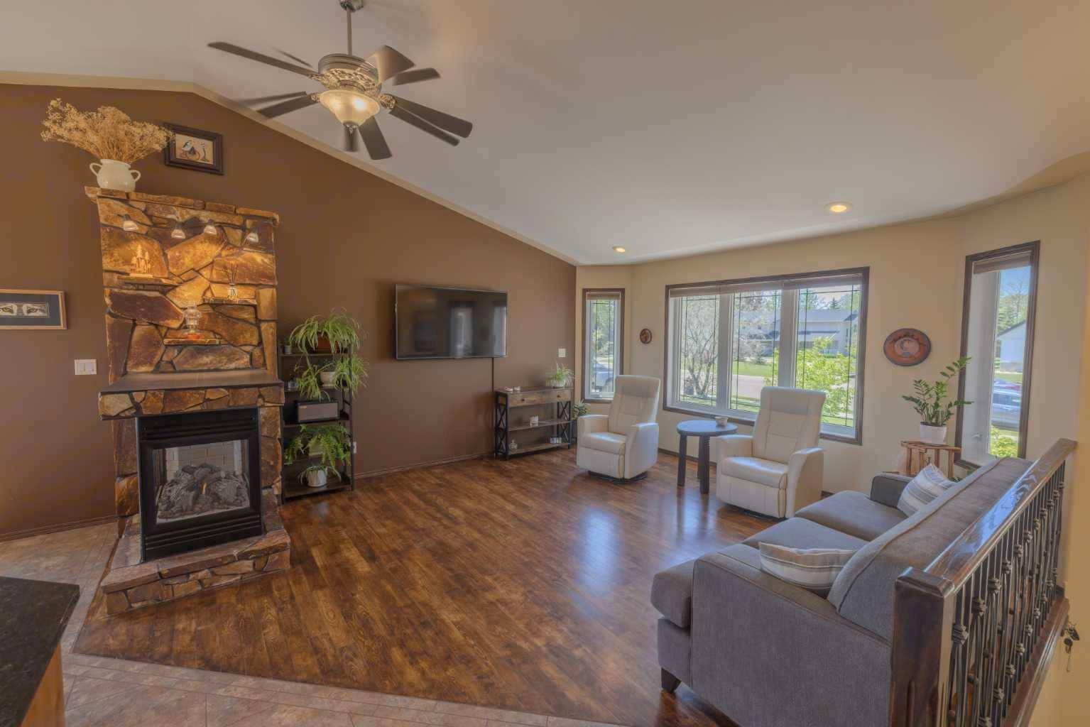 Lacombe, AB T4L 1T9,4305 45 ST