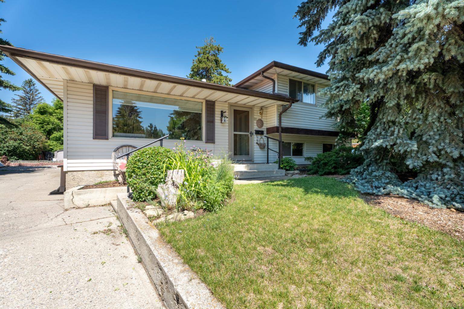 111 Lynnbrook Bay Southeast, Calgary, AB T2C 1S7