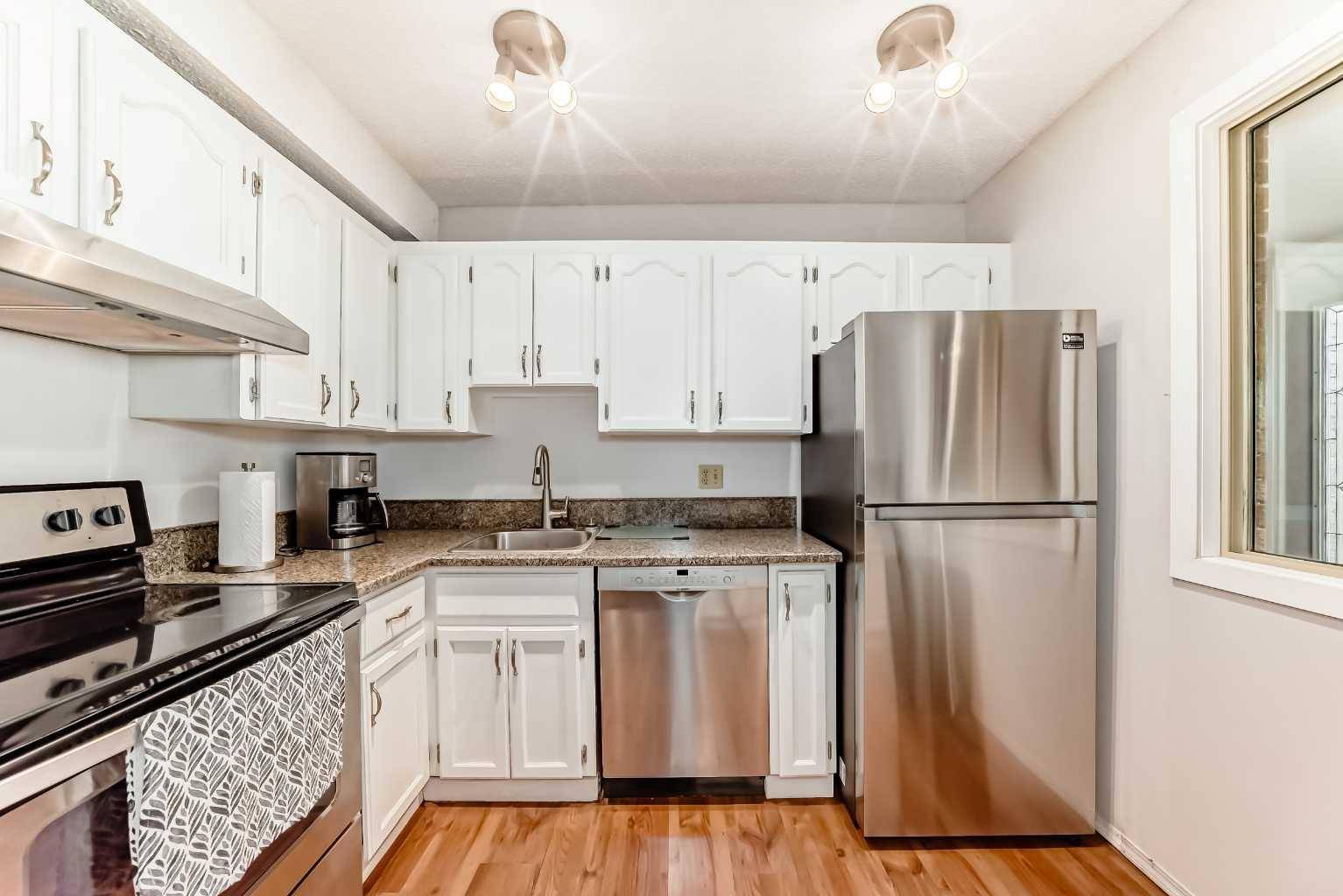 Calgary, AB T3A 6A4,803 Varsity Estates DR Northwest #16