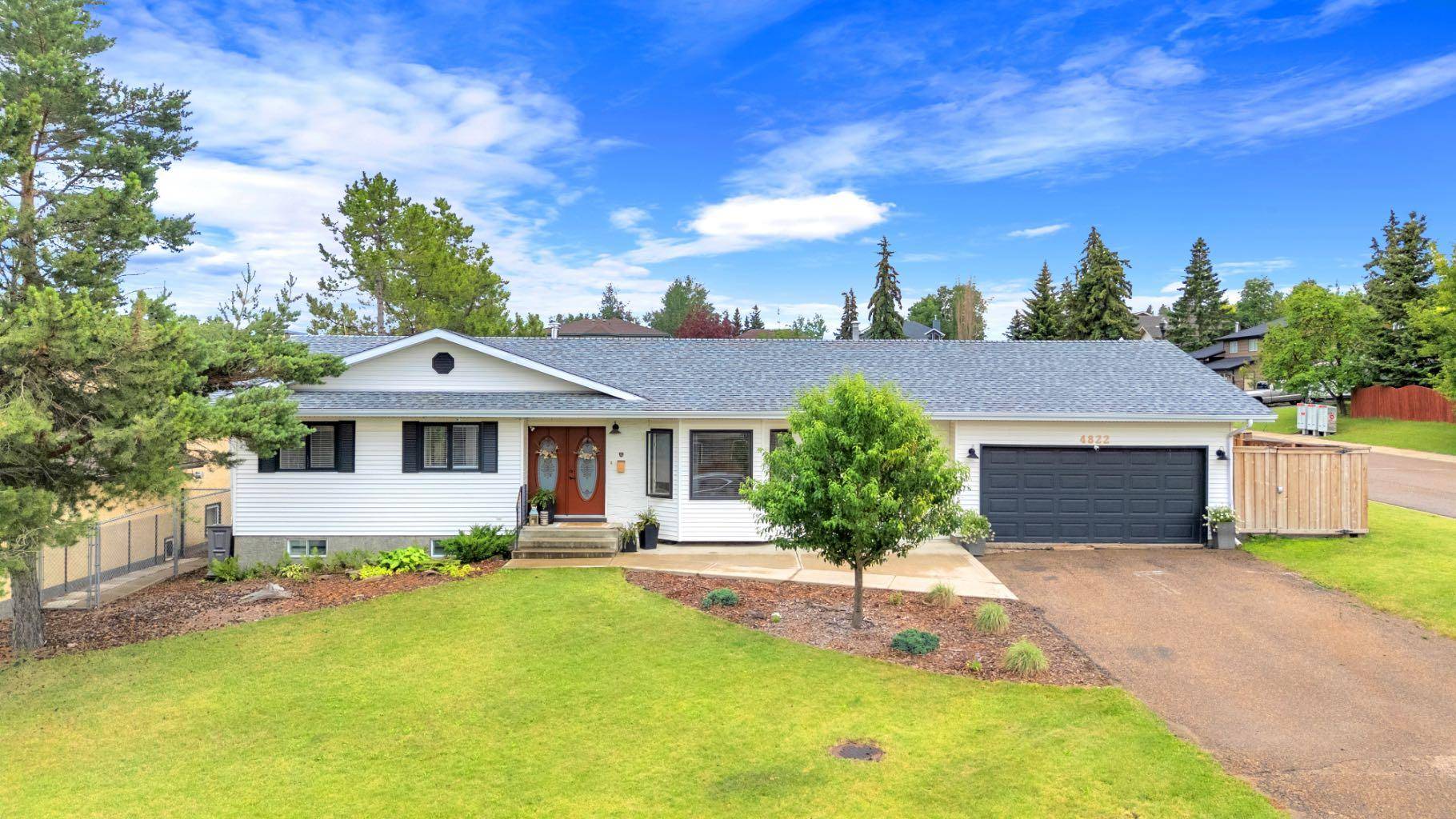 4822 45 AVE, Sylvan Lake, AB T4S 1K5