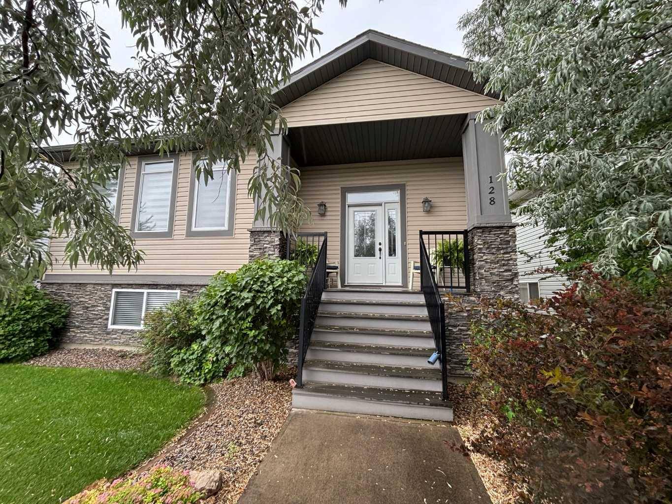128 Grand River BLVD W, Lethbridge, AB T1K 8A4