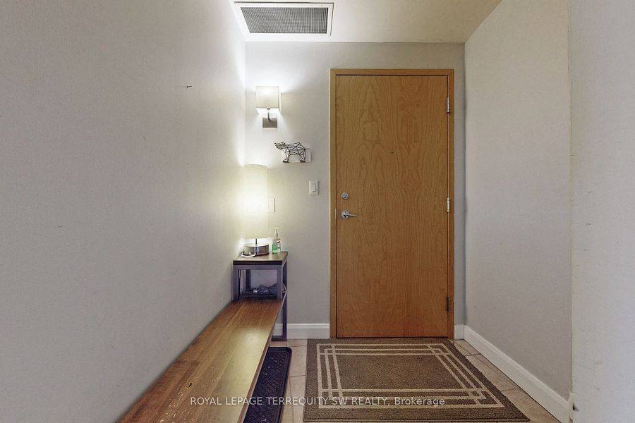 Toronto C01, ON M5V 2Y6,700 King ST W #1101