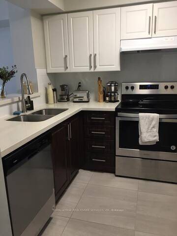 Toronto C14, ON M2N 6Y2,18 Hillcrest AVE #806