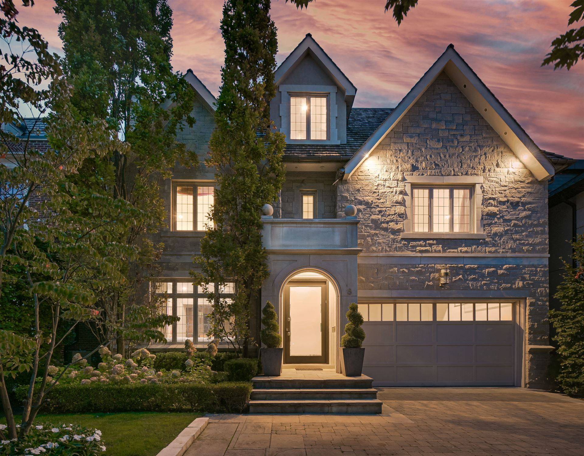 8 Hillholm RD, Toronto C03, ON M5P 1M2