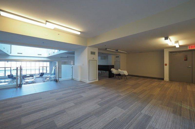 Toronto C01, ON M6J 0C7,36 Lisgar ST ##821W