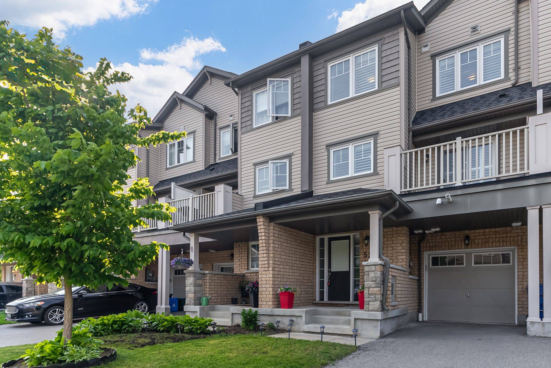 Oshawa, ON L1L 0J4,52 Nearco CRES
