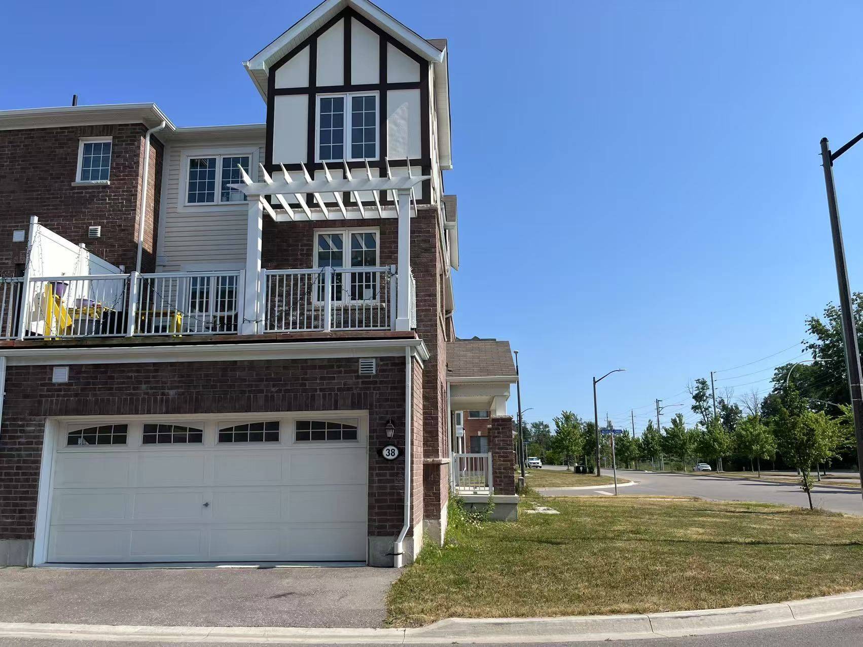 Whitby, ON L1P 0E4,38 Bluegill CRES