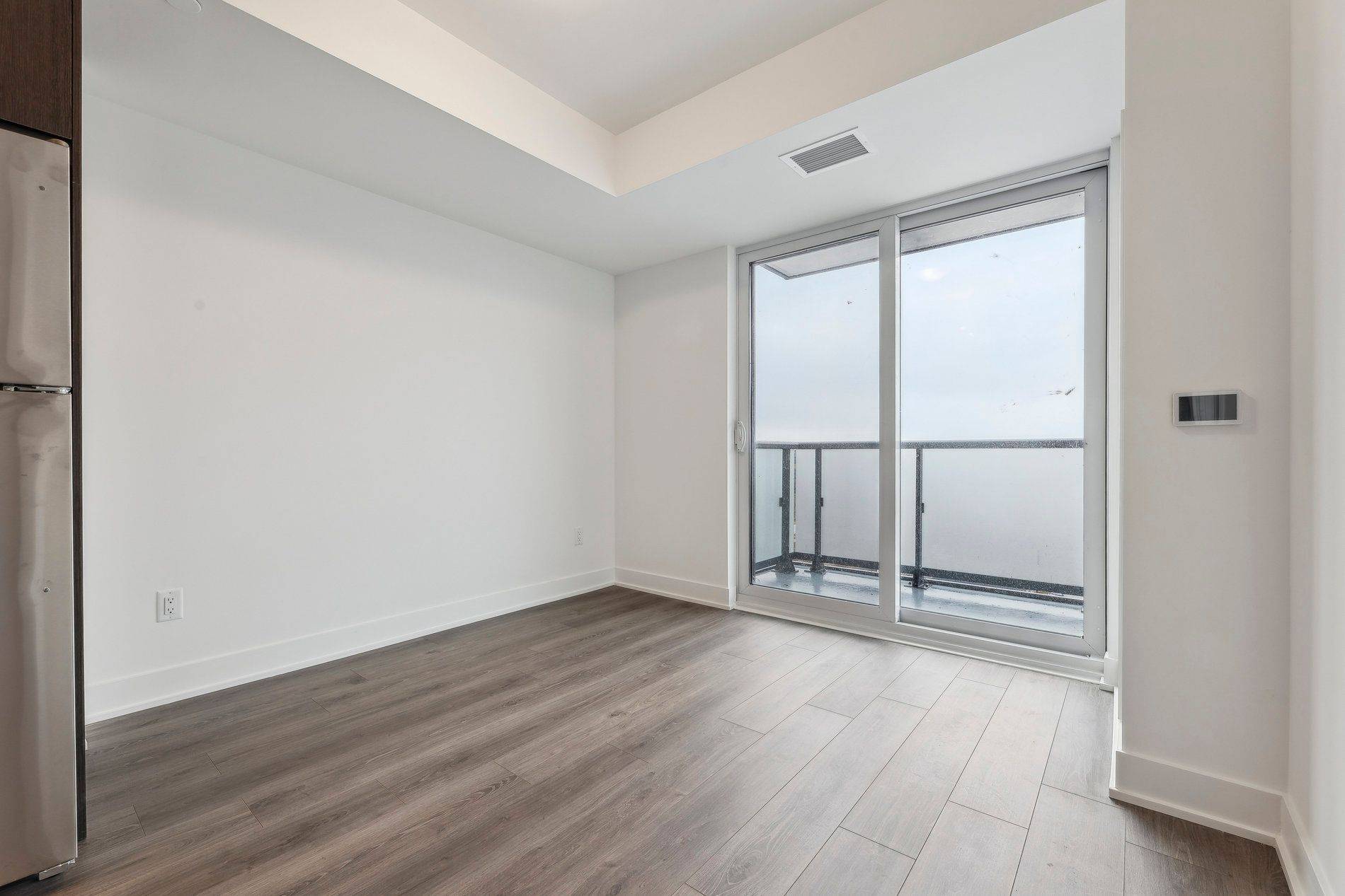 Oshawa, ON L1L 0W3,2545 Simcoe ST N #2404
