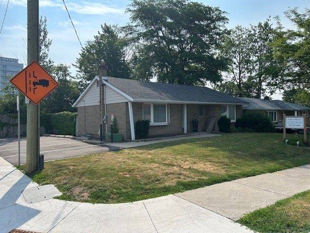 Newmarket, ON L3Y 4R7,39 Parkside DR