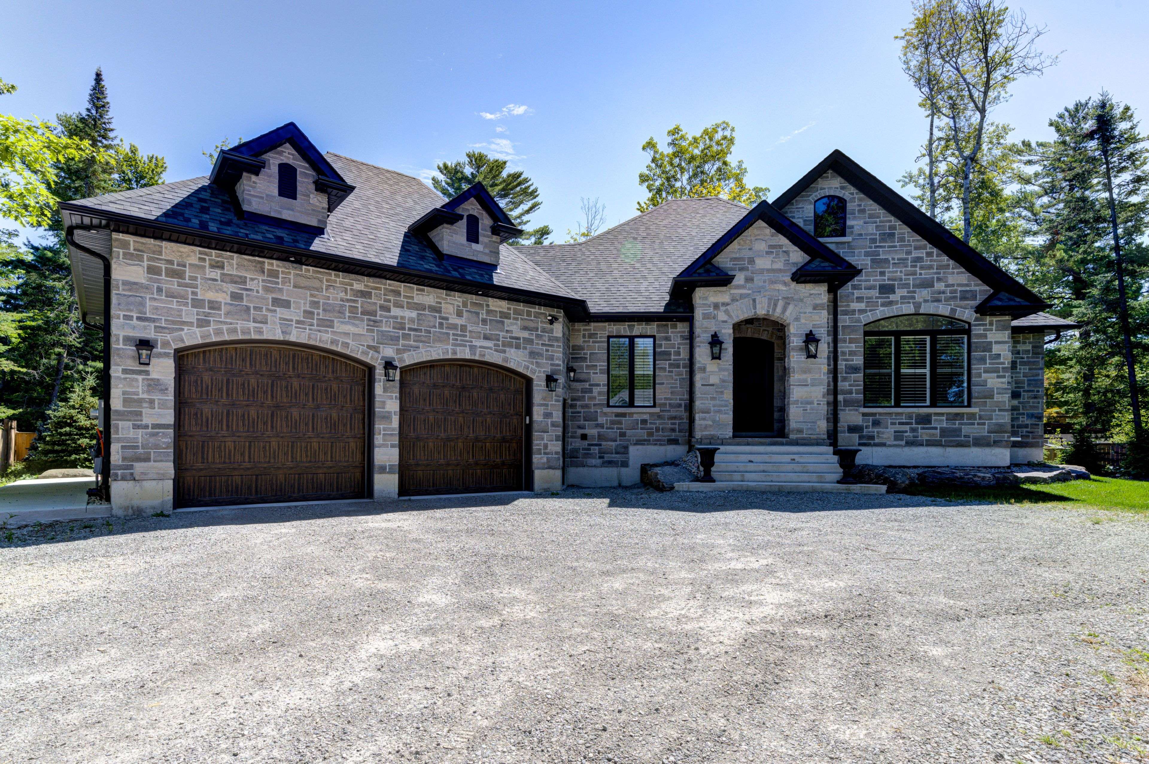833 Eastdale DR, Wasaga Beach, ON L9Z 2R5